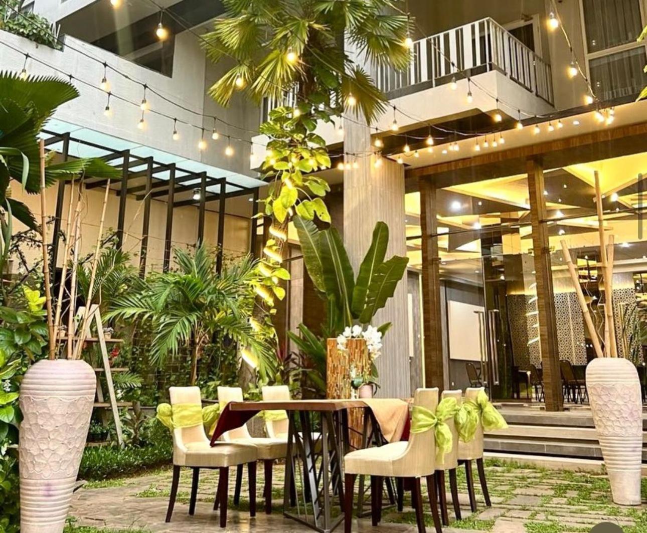 Grande Valore Hotel&Serviced-Apartment Cikarang Esterno foto